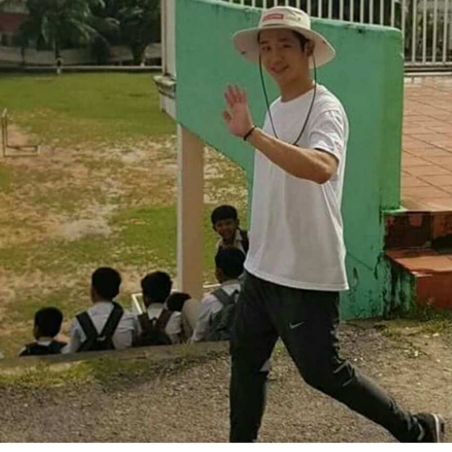 for_JungHaeIn's tweet photo. Hae In in Cambodia.💞 

- He is now doing volunteer activities in Cambodia.
   해인, 캄보디아에서 봉사활동중...✨

#JungHaeIn #정해인 #丁海寅

* cr : pics owners https://t.co/Lk6eJkWuPj