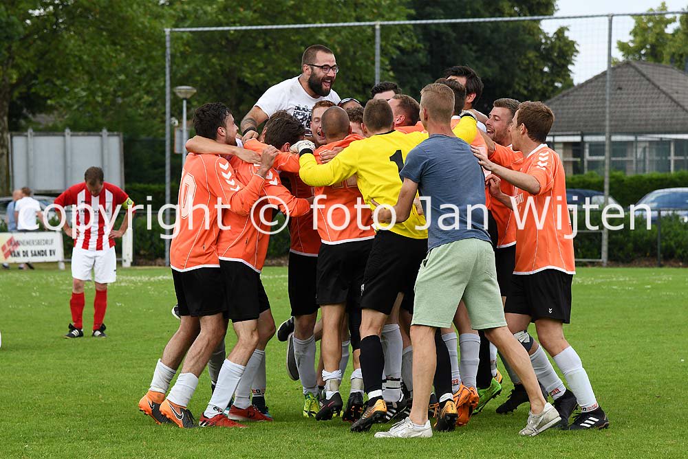 #Fotos en #Verslag van de wedstrijd <a href="/SDO_39/">SDO'39</a> - <a href="/VVRiethoven/">VV Riethoven</a>:
trompettercup.com/2018/06/12/sdo…
<a href="/Trompettercup/">Trompettercup</a> @kiekerjan1960