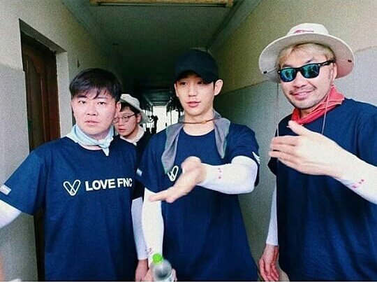 for_JungHaeIn's tweet photo. Hae In in Cambodia.❣️ 

- He is now doing volunteer activities in Cambodia.
   해인, 캄보디아에서 봉사활동중...✨

#JungHaeIn #정해인 #丁海寅

* cr : pics owners https://t.co/NZNkztCP6m