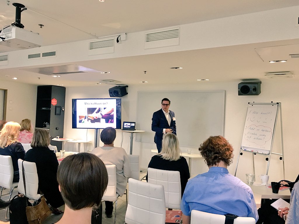 Kulmian <a href="/arahopia/">Ara Hopia</a> : ”Vieläkin näkee yrityksiä, jossa keskitytään strategiaan ja sen kehittämiseen, mutta unohdetaan arki ja kulttuuri”. #Yrityskulttuuri näkyy sidosryhmille ja asiakkaalle, halutaan tai ei. #MainIdea #Kulmia #TiedostaVoimaa