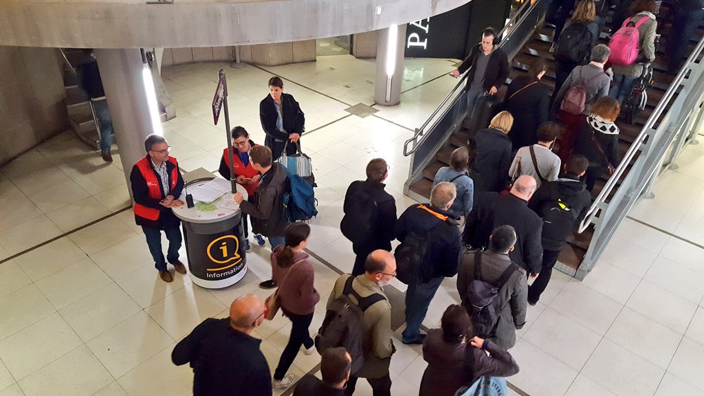 brongier's tweet photo. Observation des utilisateurs in situ pour mieux comprendre le contexte d'usage - Se confronter aux situations réelles des Volontaires de l'information en Gare @SNCF de Nantes #refontevi #UX #EX #grevesncf #inondations https://t.co/2aK6CVqmZW
