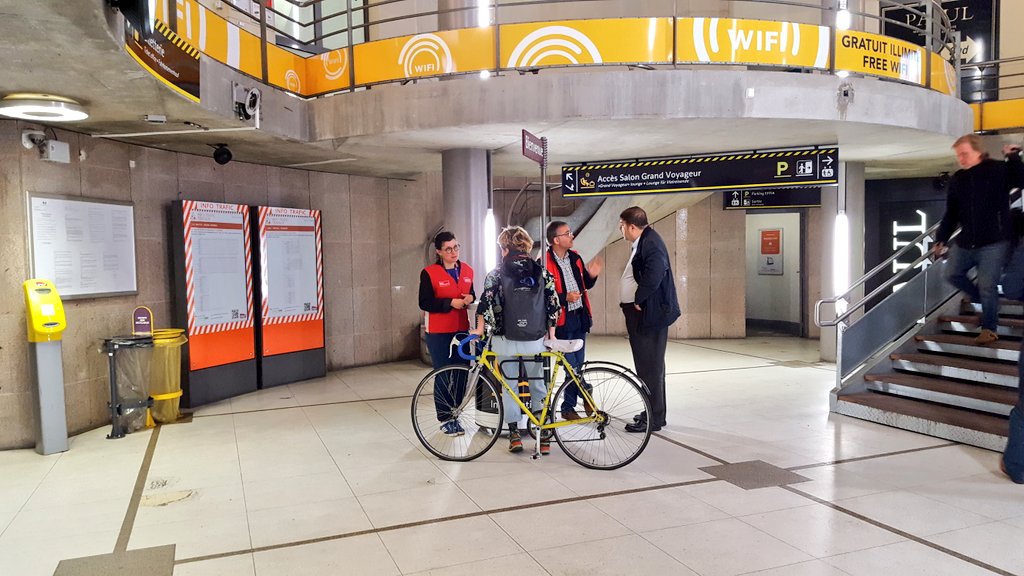brongier's tweet photo. Observation des utilisateurs in situ pour mieux comprendre le contexte d'usage - Se confronter aux situations réelles des Volontaires de l'information en Gare @SNCF de Nantes #refontevi #UX #EX #grevesncf #inondations https://t.co/2aK6CVqmZW