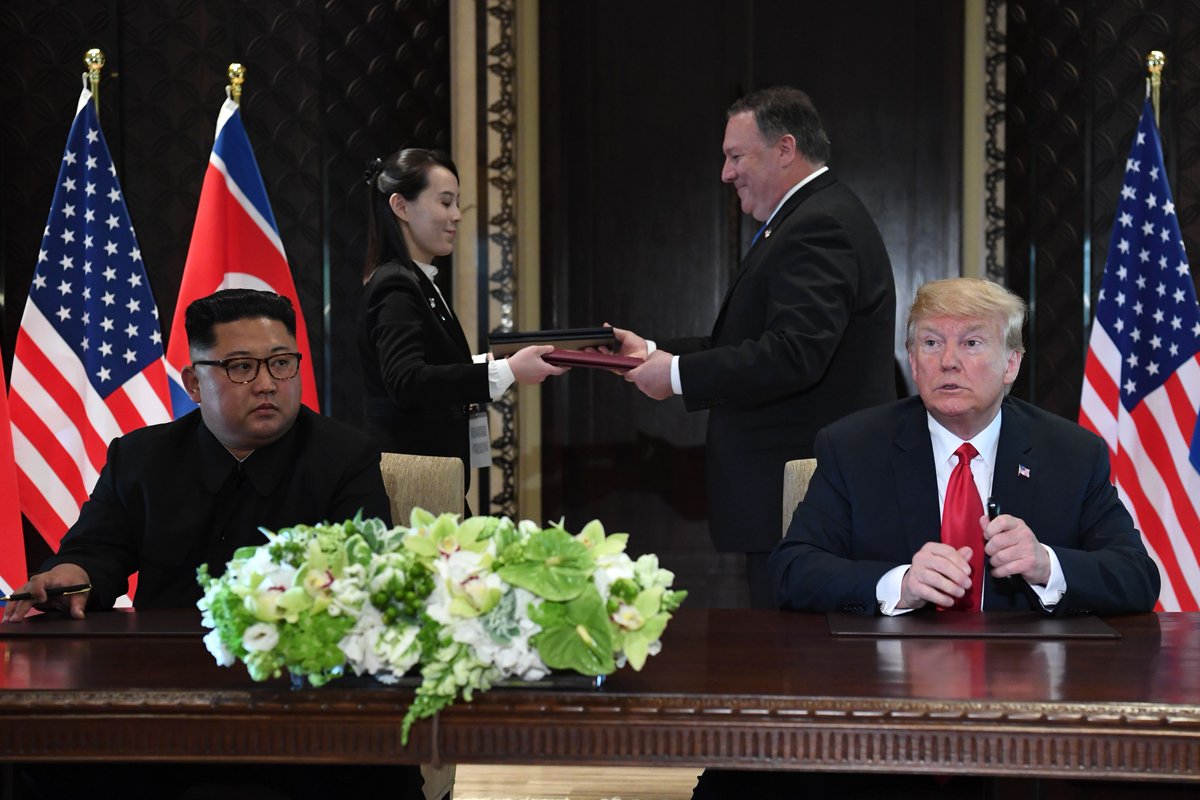 ChannelNewsAsia's tweet photo. China says #SingaporeSummit is creating a "new history"; calls for "full denuclearisation" to resolve tensions on the Korean Peninsula

(Photo: AFP)

LIVEBLOG: https://t.co/HkZAQQbkYE #TrumpKimSummit https://t.co/V7uaTD7EWX