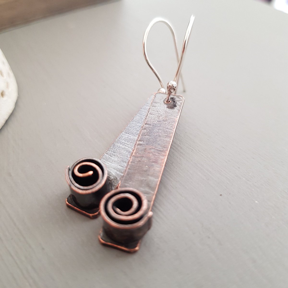 For your English Rose!
etsy.me/2HH6DB2 via @Etsy
#copperrose #copperearrings #earrings #handmadeearrings #hmuk #craftbuzz #earlybiz #onlinecraft #spiral #lonelycovejewellery #copperjewelry #copperanniversary
