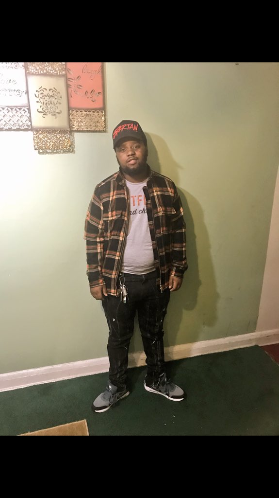 AvenueYoungRon's tweet photo. Smile Threw All Da Pain💔Get Money Remain Da Same🦅 #FreeDaGang🔐 @Livefromthe_A #RipLorScoota🙏🏾 https://t.co/mewAtV6TDJ