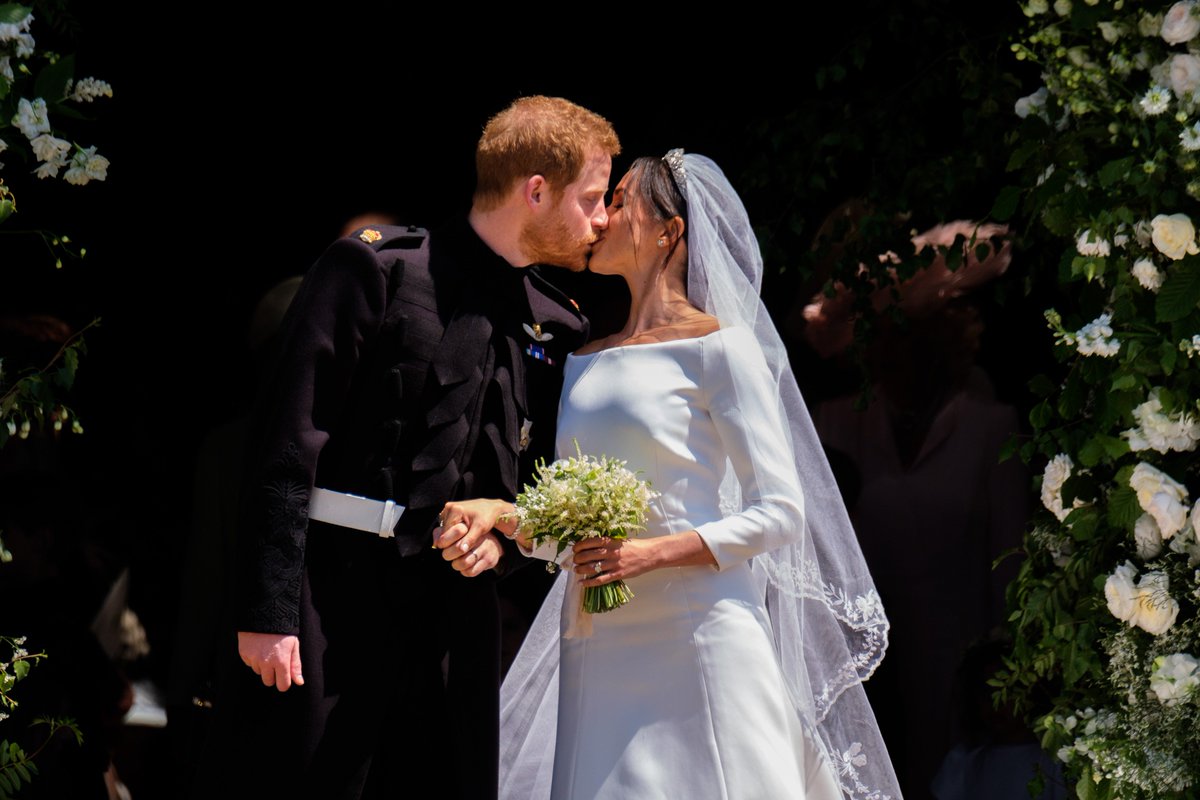 UKinArmenia's tweet photo. Sealed with a kiss...
In a medieval chapel at Windsor Castle, Prince Harry and Meghan Markle exchanged vows on 19 May 2018. As they emerged into bright sunlight after the ceremony, the couple kissed on the steps of St George's Chapel.
#Coronation65 #RoyalFamilyStories https://t.co/7V00ln9z0P