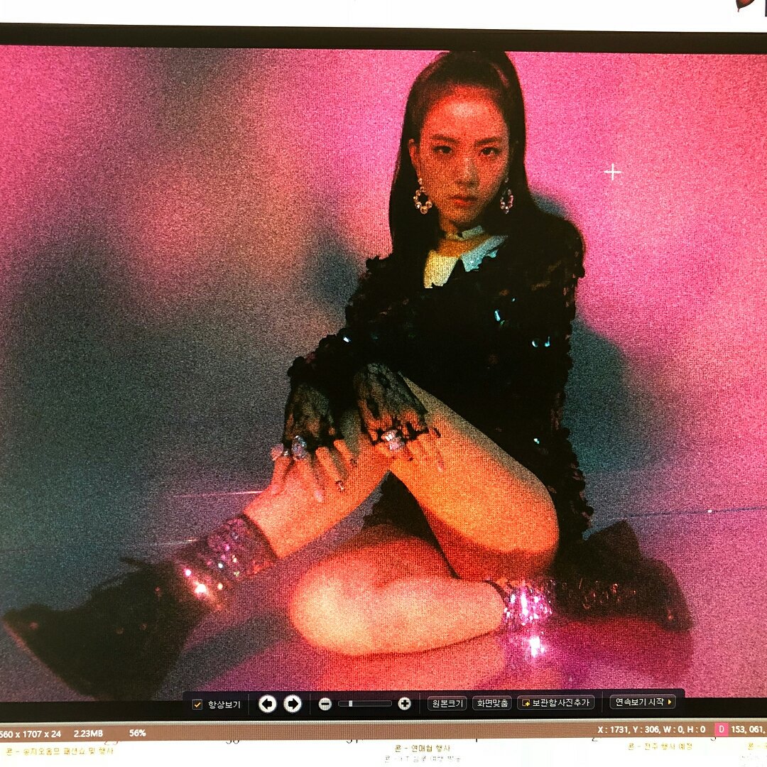 SO0YAA__'s tweet photo. #블랙핑크 #BLACKPINK #JISOO #지수 #자켓사진셀렉중 #무보정컷 #음악이좋은건이유가없다
#Selecting_EP_Cover #No_Photoshop #There_Is_No_Explanation_For_Great_Music #One_Year_of_Preparation #YG_4th_Batter #YG https://t.co/eoTQVR8xRO