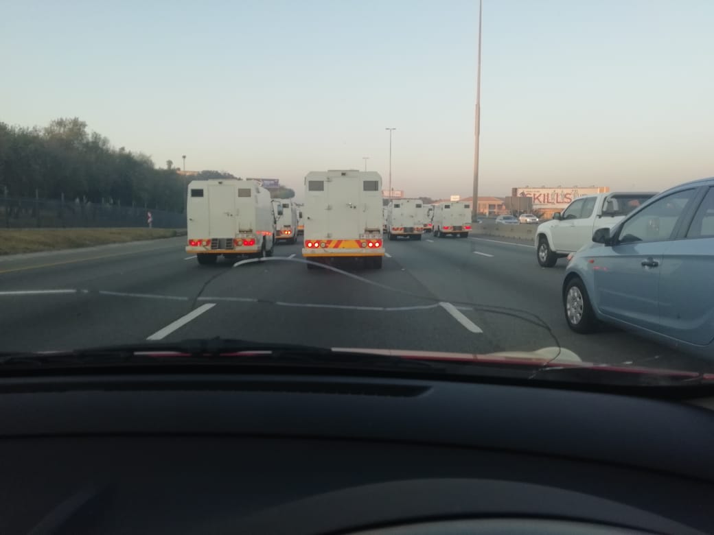 POWER987News's tweet image. #CIT vans went on a slow drive on the M1 South, disrupting traffic, earlier this morning. Security guards in the Industry are meeting  to protest against  "declining" safety standards, according to #MTWU's Mdumiseni Mabaso