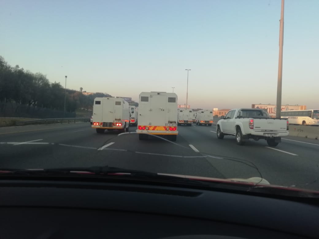 POWER987News's tweet image. #CIT vans went on a slow drive on the M1 South, disrupting traffic, earlier this morning. Security guards in the Industry are meeting  to protest against  "declining" safety standards, according to #MTWU's Mdumiseni Mabaso