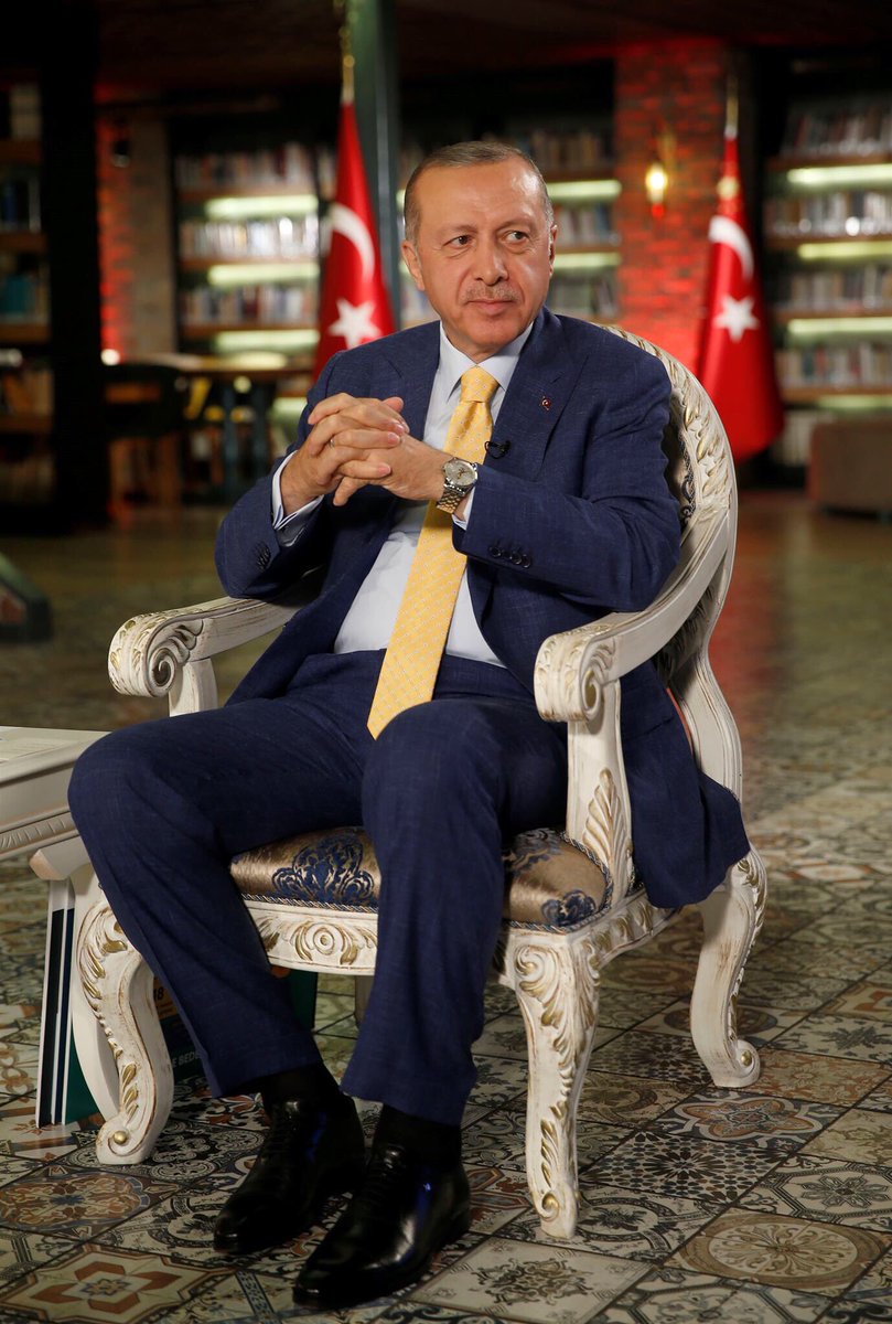 Akparti's tweet image. Cumhurbaşkanımız Recep Tayyip Erdoğan, Bağlarbaşı Kültür Merkezi'nde gerçekleştirilen, TGRT Haber, Beyaz TV, TVNet, Akit TV ortak yayınında, gündeme ilişkin soruları cevapladı.