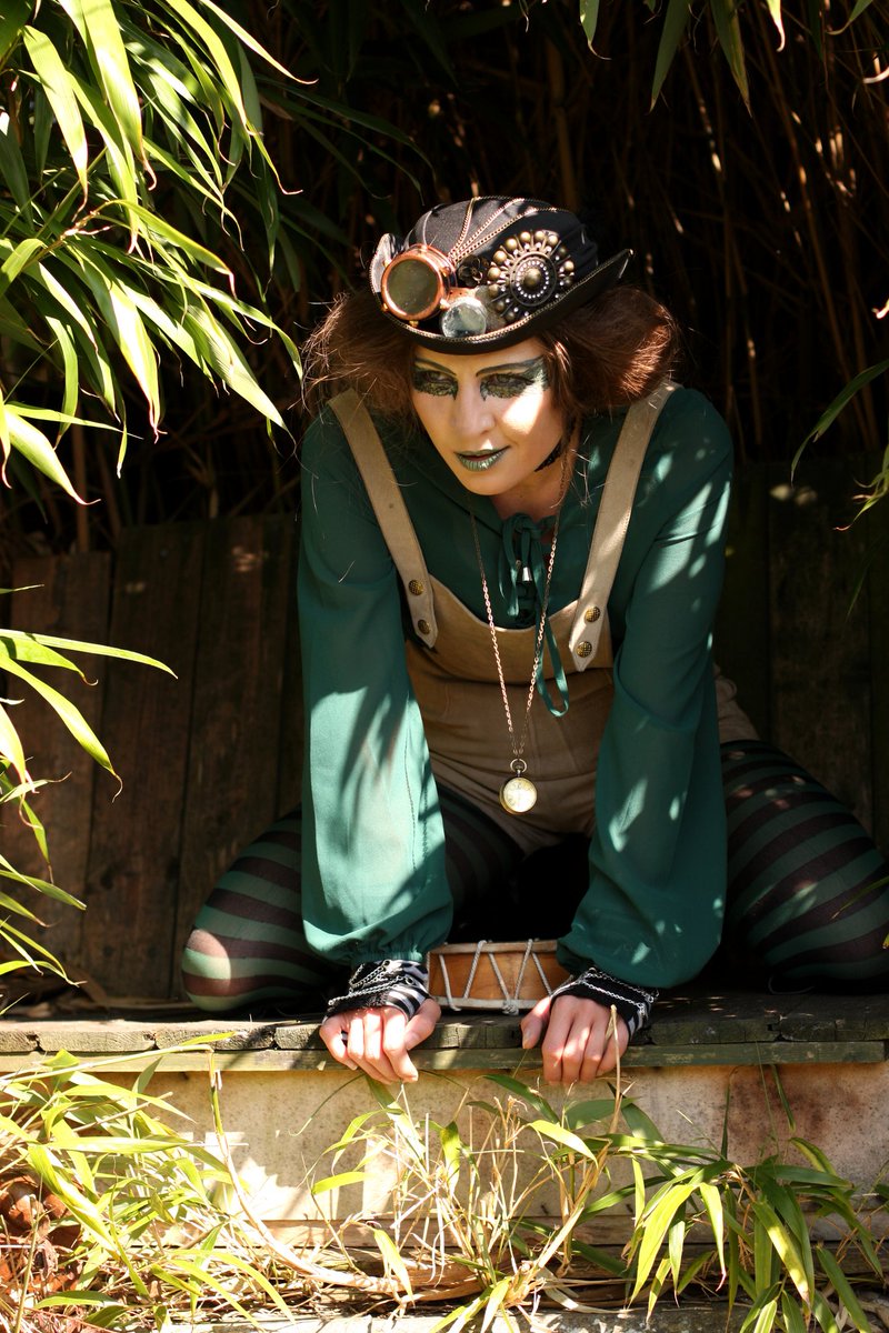StuffofDreamsCo's tweet photo. Is Puck lurking in your gossip's bowl? Join the merry wanderer of the night from 22nd June. Details and tickets on https://t.co/szjRScrY07
#amidsummernightsdream #outdoortheatre #Shakespeare #Cromer #gothichouse #thornhamwalks #locksinn #lowestoft #bungaycastle https://t.co/xEXaNgLdVh