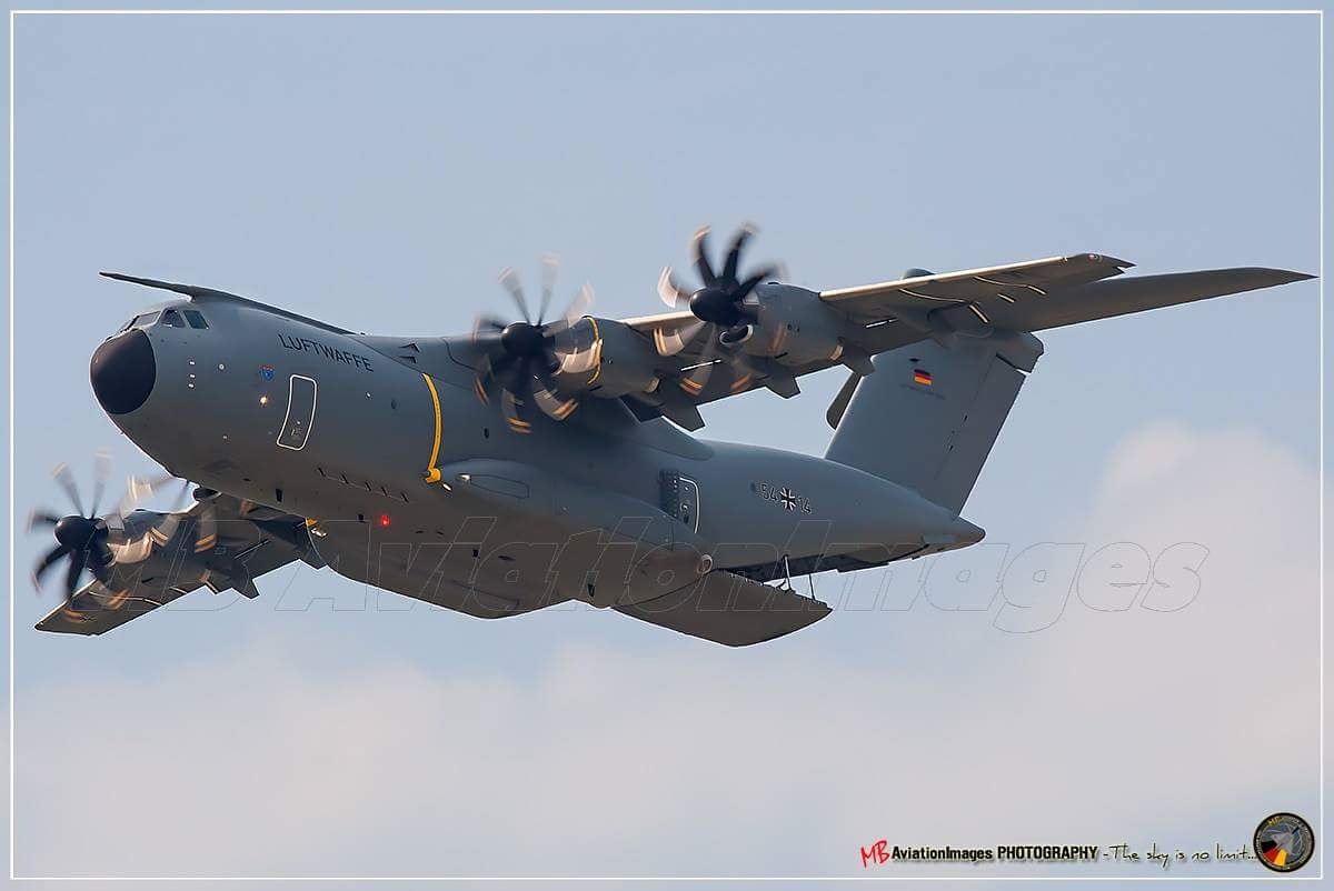 MigF4's tweet photo. #TdBw18...🇩🇪🤙Great Event in Wunstorf #TagderBundeswehr2018 @Bundeswehr #wunstorf #ltg62 #airbusa400 @AirbusDefence @AirbusPRESS #a400 @CombatAir_Mag ©M.Balter/MBaviationImages https://t.co/7jFRnacmD3 https://t.co/TWN7O52PEy