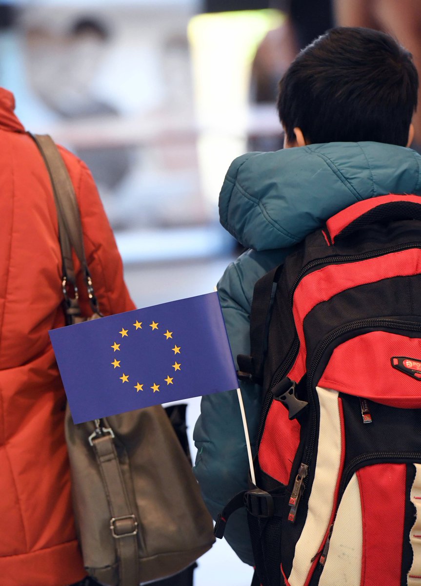 EU_Commission's tweet image. Are you ready to #DiscoverEU? 
We will allow around 15,000 young people to receive a travel pass for this summer.
Seize this chance and apply from 12:00 CET → europa.eu/youth/discover…