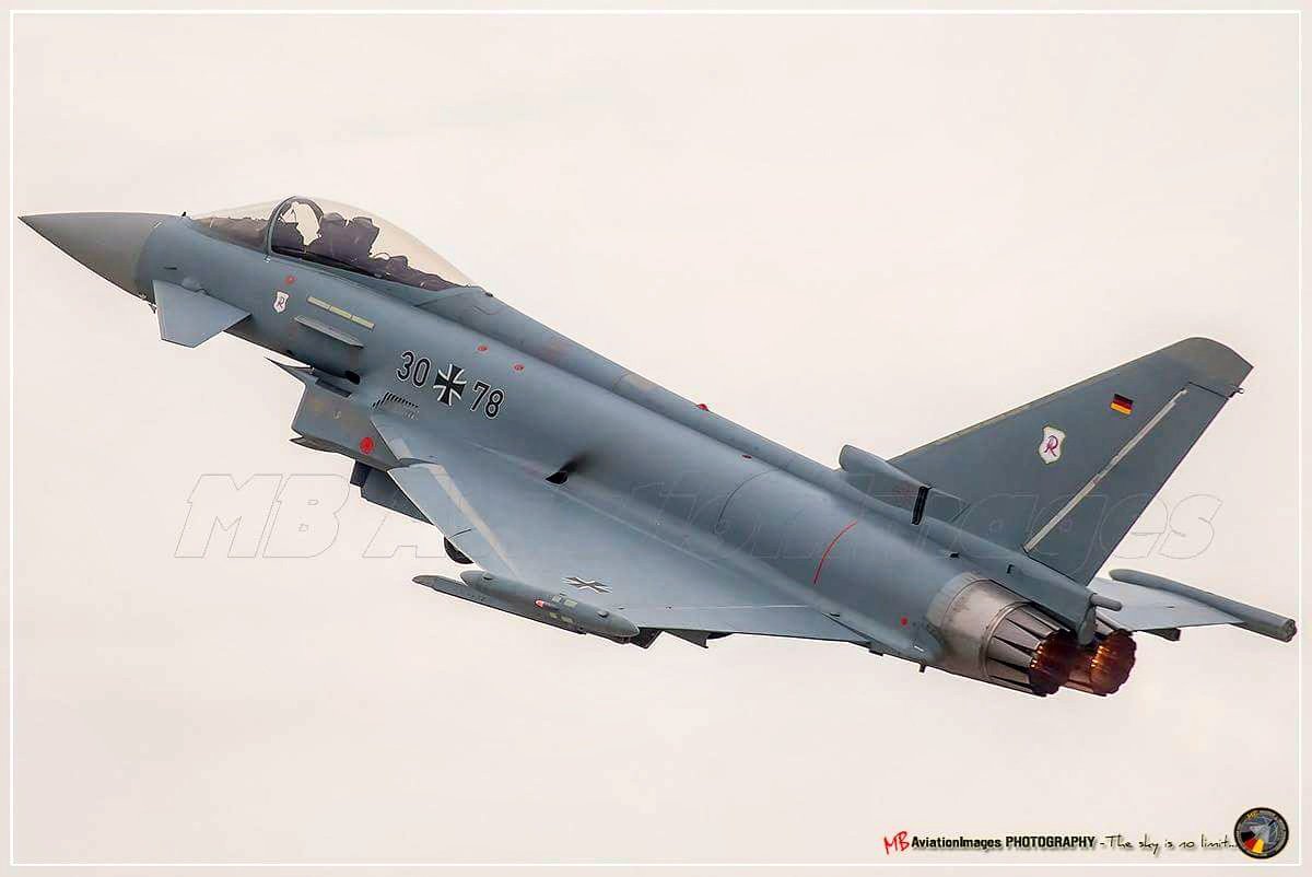 MigF4's tweet photo. #TdBw18...🇩🇪🤙Great Event in Wunstorf #TagderBundeswehr2018 #wittmund @Bundeswehr #wunstorf #ltg62 #typhoon @AirbusDefence @AirbusPRESS @Eurofighter_1 @CombatAir_Mag ©M.Balter/MBaviationImages https://t.co/7jFRnacmD3 https://t.co/jxKg5qfwlz
