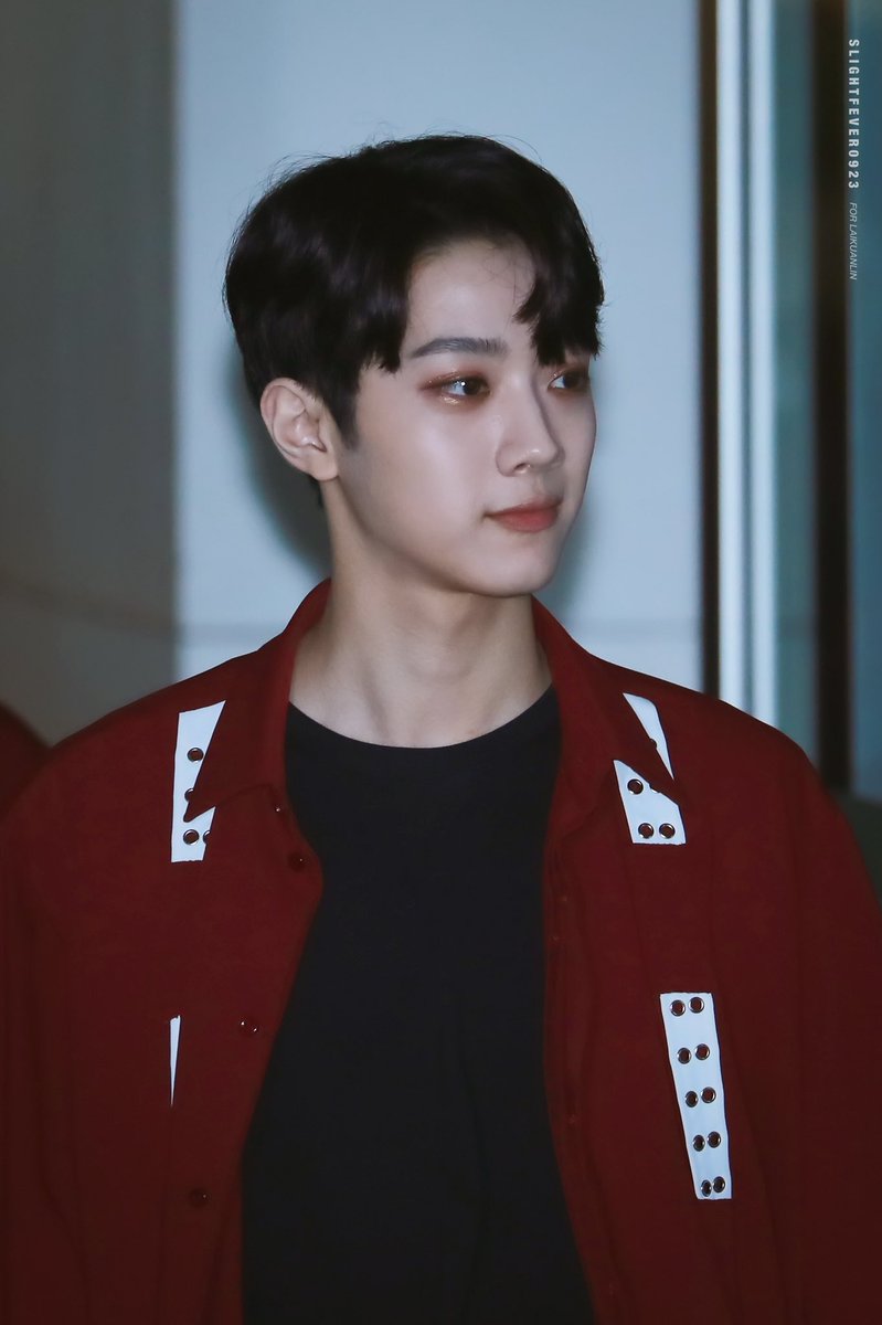slightfever0923's tweet photo. 180610 팬싸인회 퇴근
#라이관린 #赖冠霖 #LaiKuanlin 
#워너원 #WANNAONE https://t.co/JcNAAwpIQs