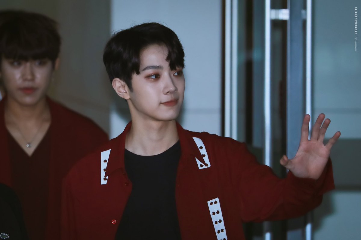 slightfever0923's tweet photo. 180610 팬싸인회 퇴근
#라이관린 #赖冠霖 #LaiKuanlin 
#워너원 #WANNAONE https://t.co/JcNAAwpIQs