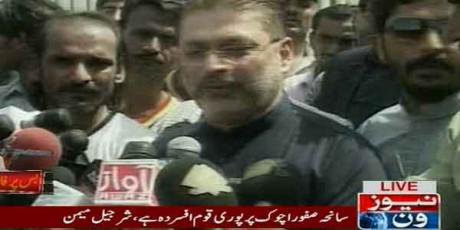 AamirAliKhaskh8's tweet photo. #SharjeelMemon Talking 2 media in Accountability court
Nawaz is getting VIP accountability
I'm in jail 4r eight months n't ready 2 give any bail
The purpose of keeping me in prison
Why's NAB's double standard in Sindh &amp; Punjab?
#JusticeForSharjeelMemon https://t.co/rv7ZyLNKrv