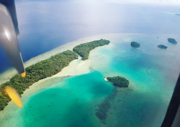 flysolomons's tweet photo. It's a bit chilly! How does a tropical island getaway sound? Lucky we know just the spot. Credits @kat_sander #landingview #travel #sosolomonssodifferent #magicalmunda #solomonairlines https://t.co/iLV3WBX9lv