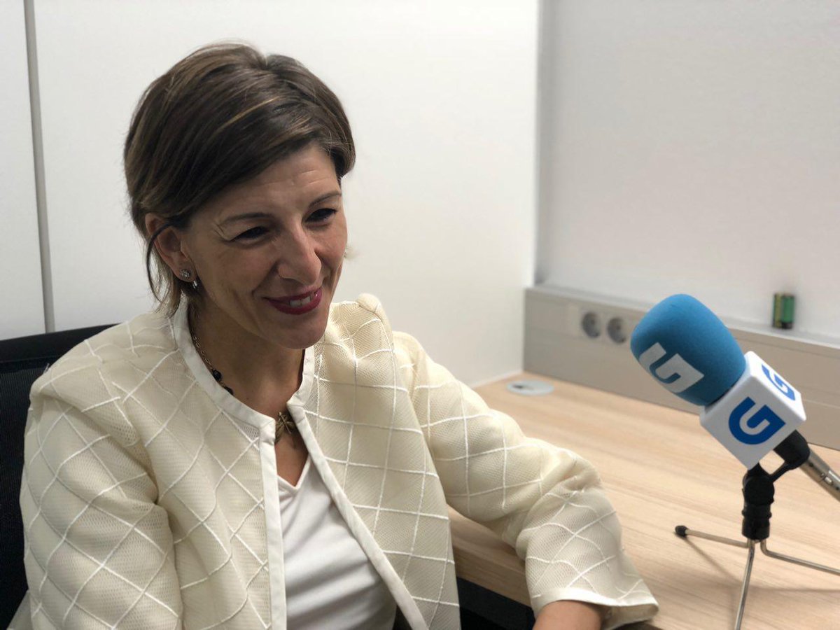 En_Marea's tweet photo. 📻 "O grupo de En Marea ten unha forza extraordinaria no Congreso. Sen os cincos votos das nosas deputadas/os Rajoy seguiría na Moncloa. Estamos a defender os intereses da cidadanía galega", @Yolanda_Diaz_ #OsAlmorzos https://t.co/uPOMJKZYzS