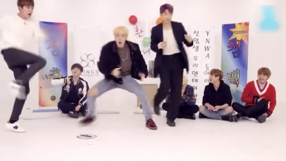 ImSunaina's tweet photo. LOOK HOW DONE THE MAKNE LINE IS . I MEAN HYUNG LINE . OH THESE 4...them bois maknae .

#BTS #2018BTSFESTA #btsmak https://t.co/iPtlk3SFvf