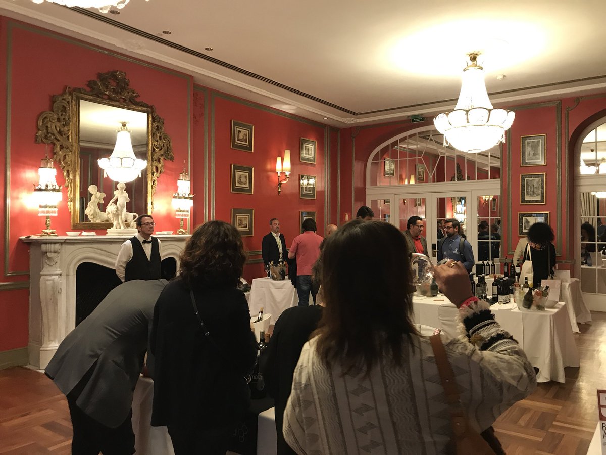 monterogrove's tweet photo. Me gustaría agradecer a @BodegasArzuaga @bodegadelabad @BodegaDeMoya @ArgenceresWine @bodegasbalmoral @BodegasCampillo @BodegasPortia @bodegasfaustino @bodegasmuga @Bodegas_Protos... y las distintas DO, el trato recibido en @Verema por l@s compañer@s del sector
#VeremaMadrid https://t.co/0UFVEWNlw7