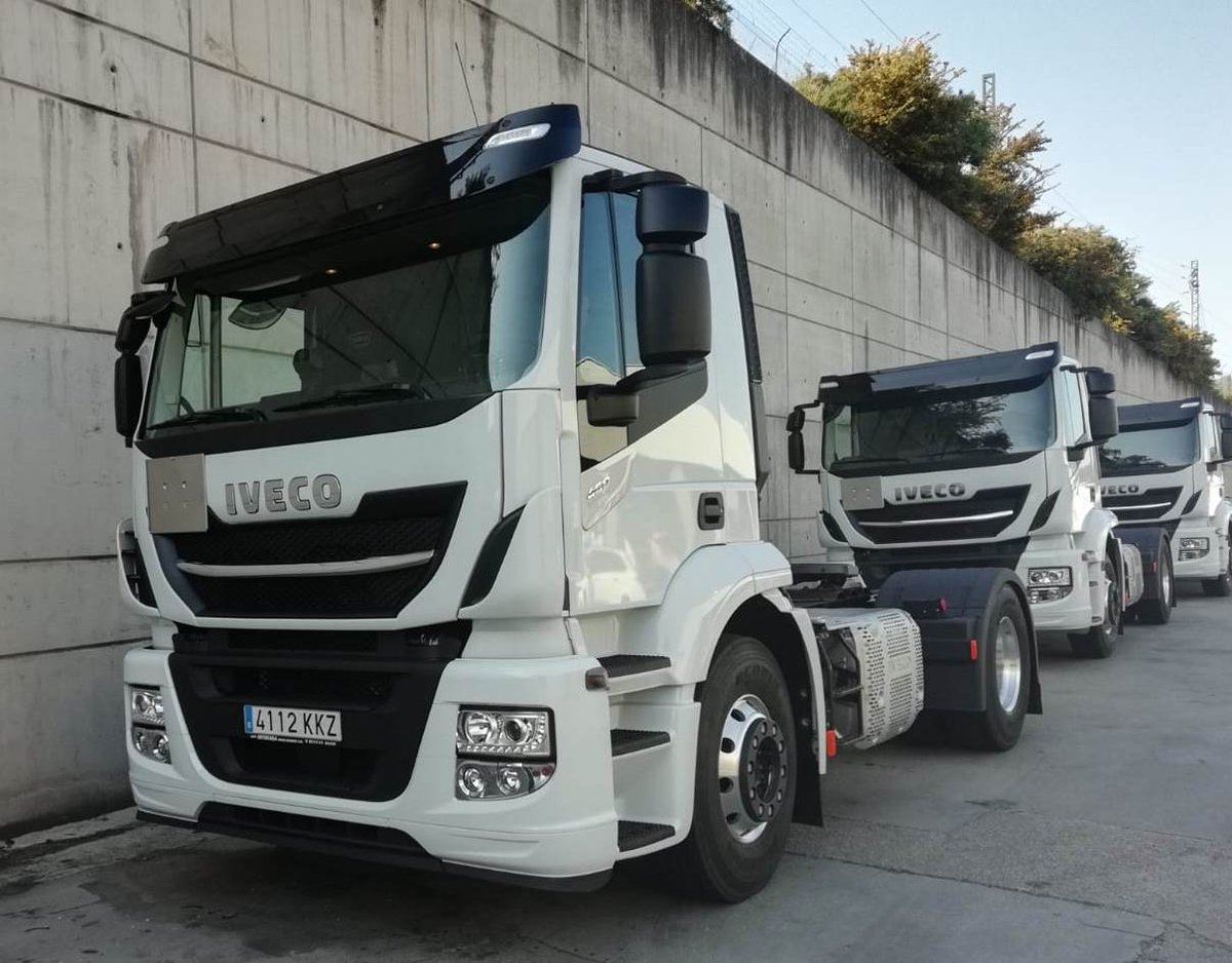inturasa's tweet photo. 5 IVECO STRALIS AD440 de 460cv de tara reducida han sido entregados por INTURASA a PANVELPA para la renovación de su flota. Muchas gracias por seguir confiando en nosotros #entregasINTURASA #INTURASA #Iveco #HermanosPandeSoraluce #HPS #combustibles 👉https://t.co/W7CmySmHa4 https://t.co/7e5EVDR3Qz