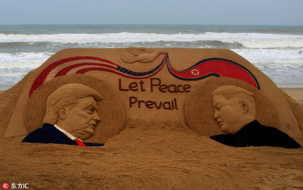 ChinaDaily's tweet photo. Indian artist Sudarshan Pattnaik created a sand art sculpture on the Bay of Bengal in Odisha, India before the #TrumpKimSummit, with a wish to “Let Peace Prevail.” (Photo: IC) https://t.co/Mxv0cvPHvf