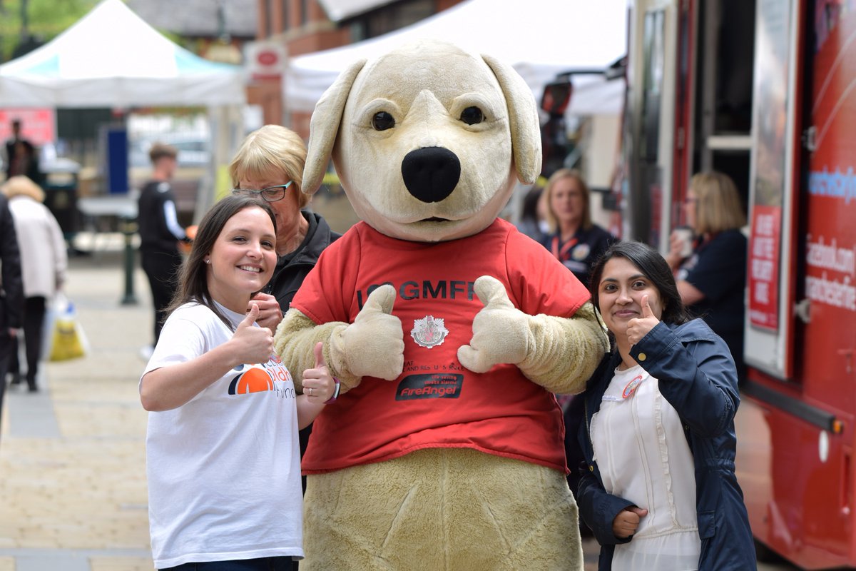 VOldhamTameside's tweet photo. We have some more photos to share from our #Oldham town centre #volunteersweek event. These were taken by the very talented Martyn from @HWOldham @WeActTogether What a great day it was! #volunteeringforall Take a look at the photo album by visiting https://t.co/Wnns4xxwlh https://t.co/5WYQ717vV8