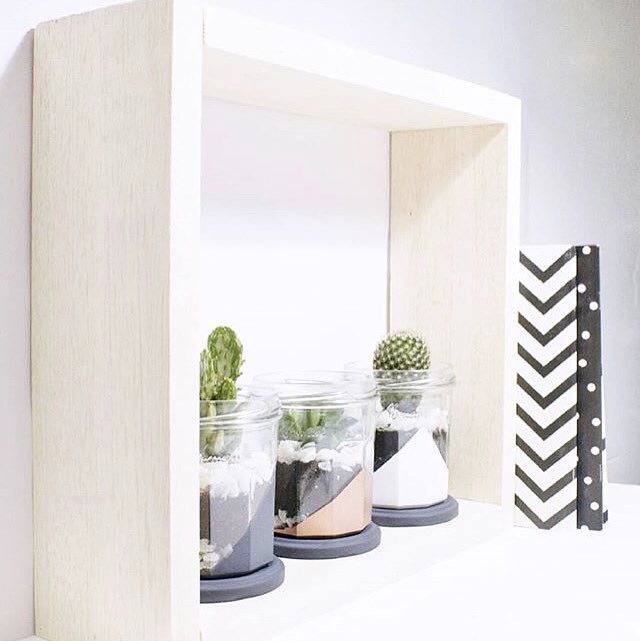 Después de disfrutar de la rica mermelada....qué tal si damos una segunda vida a sus tarritos y los convertimos en preciosos terrarios como Ladyblackdress? Ésta propuesta y las demás transformaciones de #bonnemamanendiyhunters las podréis disfrutar en directo en el #diyhuntersday