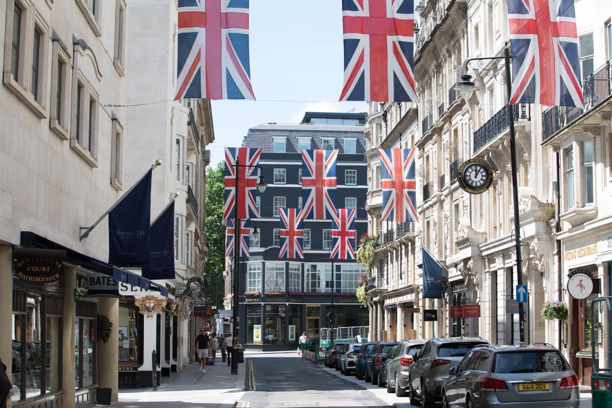 HOLBID's tweet photo. This morning we are at our @VMLounges Eagle Place venue to hear about the issues that matter most to you and your business at The Exchange @ Piccadilly & St James's 🚯 https://t.co/DOR3cQ3pvX #StreetManagement https://t.co/yL8BFos2Pv