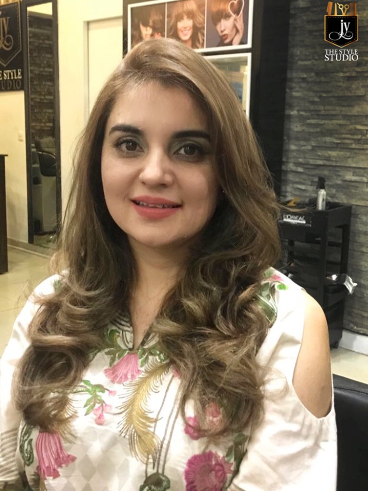 jystylestudio's tweet photo. The very beautiful and respected Kashmala Tariq at JY-The Style Studio for her haircut and colour by our hair maestro Javed Anwar
#JYthestylestudio https://t.co/8hZIWrnsiA