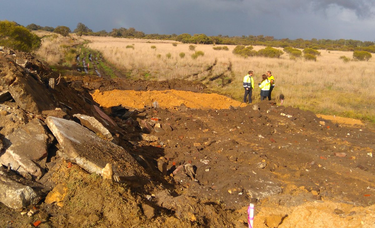 NeilDDixon's tweet photo. More world-breaking news! Work on the #REIPeel Main Drain water treatment project @ Baldivis has finally started, with the site access road being built by Densford Civil. A very big thanks to @watercorpwa for helping to get the road underway! #waestuaries @Davekellymp https://t.co/JDyBx4hBrS