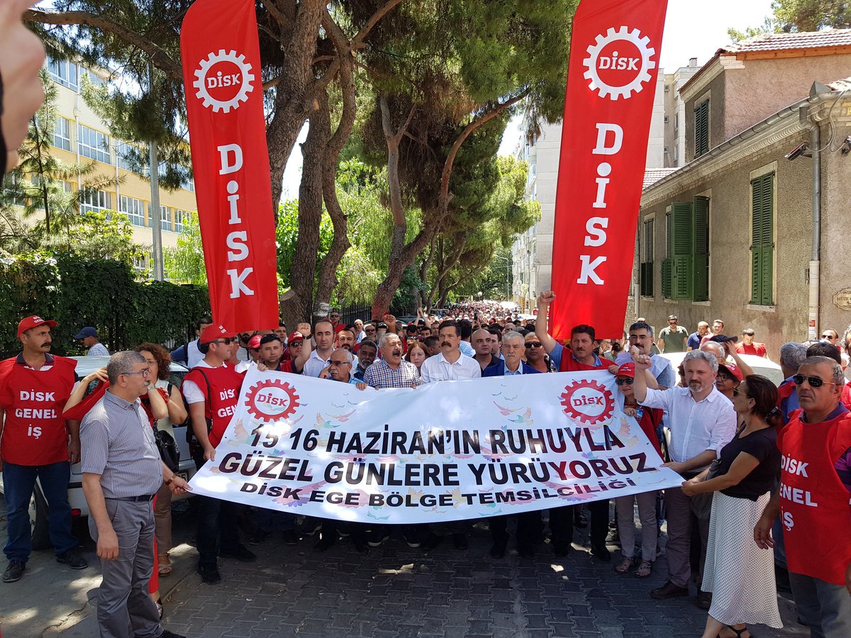 MuratCepnii's tweet photo. 15-16 Haziran direnişi işçi sınıfının birleşik ve yıkıcı gücüdür. Sermaye diktatörlüğünü aynı ruhla yerle bir edeceğiz. Direne direne, birleşe birleşe kazanacağız. Ege işçisi yalnız degildir. https://t.co/D5cAZrDIex