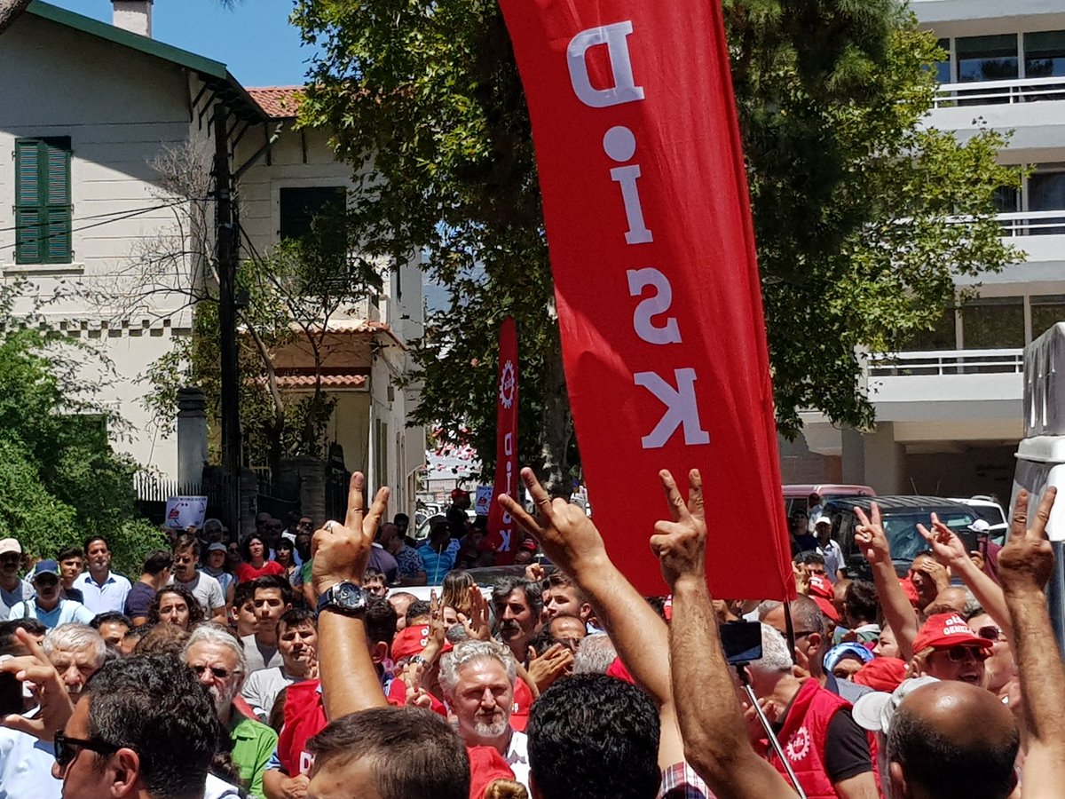 MuratCepnii's tweet photo. 15-16 Haziran direnişi işçi sınıfının birleşik ve yıkıcı gücüdür. Sermaye diktatörlüğünü aynı ruhla yerle bir edeceğiz. Direne direne, birleşe birleşe kazanacağız. Ege işçisi yalnız degildir. https://t.co/D5cAZrDIex