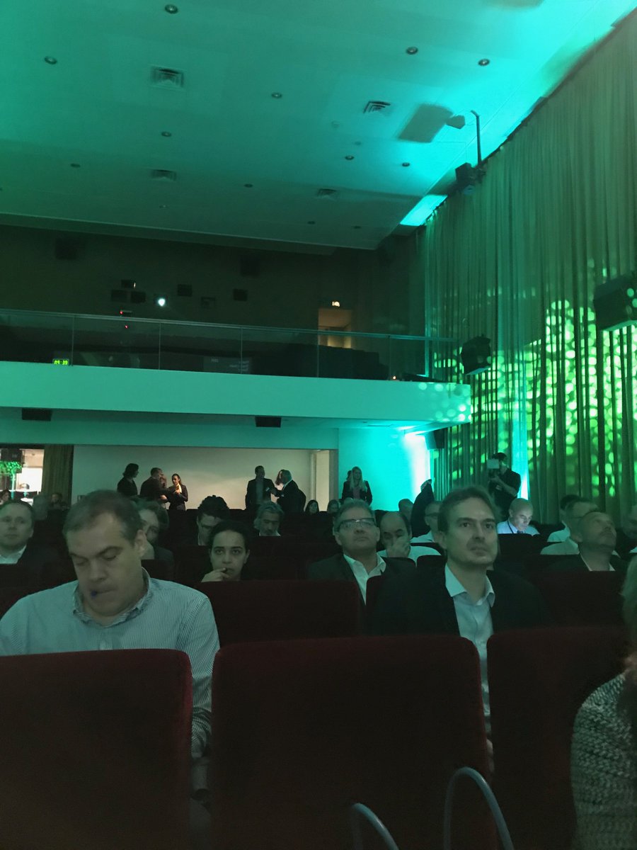 danbakouch's tweet photo. Watson Supply Chain Summit au Grand Palais, c’est parti !! L’Intelligence Artificielle au service de la chaîne logistique #watsonsupplychain @daupatrice @christiancomtat https://t.co/fX6MV2IoVX