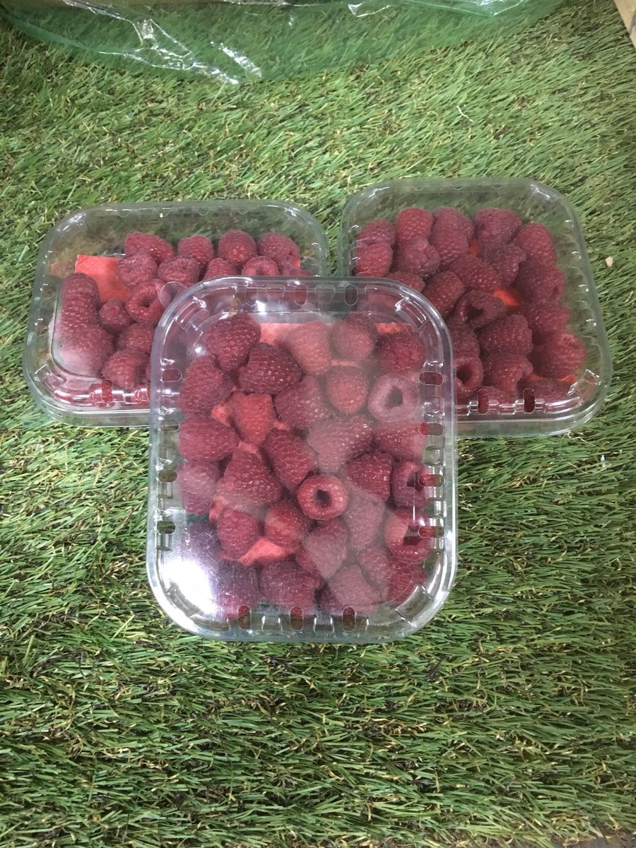 #freshraspberries only £1 a punnet #raspberrypavlova