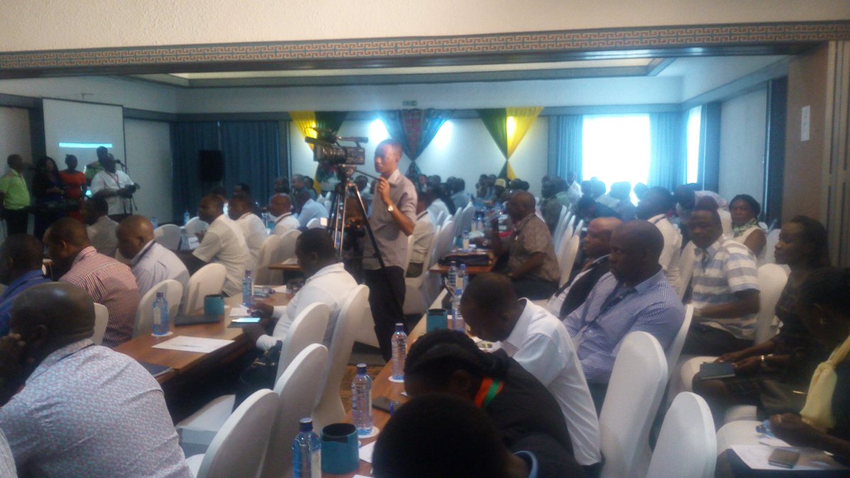 roadsvolunteer's tweet photo. We need to encourage performance based contracting to weed out shoddy contractors as one of the solutions to transport sect
#ITRARR2018 #TransportConferenceKe  @KRB_Kenya  @TransportKE  @KIPPRAKENYA @KURAroads  @KeNHAKenya @WorldBank @Research4CAP @TheIEK  @SafeDrivingKE #Brekko https://t.co/8ifZwZc3mQ