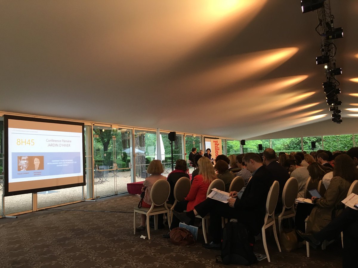jeremsalmon's tweet photo. Conférence #LTD avec @arouvroy - gouvernementabilité « Les profils n’indiquent pas qui vous êtes mais ce dont vous êtes capable » https://t.co/WRWeE7Q9yP