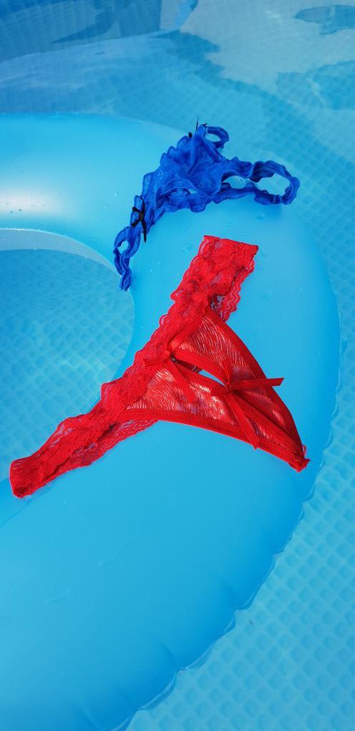 lovelydolly22's tweet photo. Apres les aventures du #dollystring à la⛰️les voila à la piscine😁😂🤣
J😍vos cotés foufou mes #dollyfans ne changez rien👍
Toi aussi tu veux ton #string #lingerieporte #culotteportee #stringmouille #culottemouille ou #nylon
Dm moi 💋💋
#adoptemonstring #pantyfetish #fetichiste https://t.co/t5jGvpZxEs