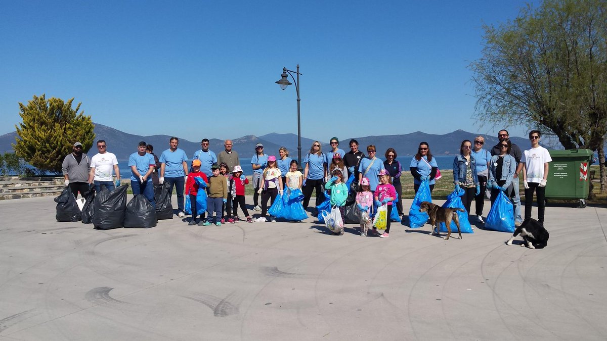 letsdoitgreece's tweet photo. Υπέροχη εθελοντική δράση σε κεντρικά σημεία στους Ωρεούς για το #letsdoitgreece 2018! https://t.co/bbzVUtN3C8