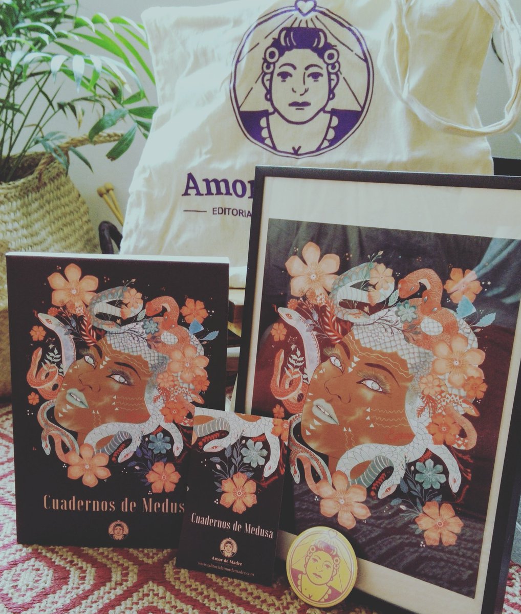 AmordemadreEd's tweet photo. ¿Quieres ganar un ejemplar de Cuadernos de Medusa (3ª Ed) + marcapáginas + chapa + lámina de la ilustración original de Medusa (!!!) + bolso de tela de Amor de Madre? Para participar en el sorteo, haz RT a este tweet y síguenos en twitter 🦄💞😍🐍 https://t.co/qiETwSwmf3