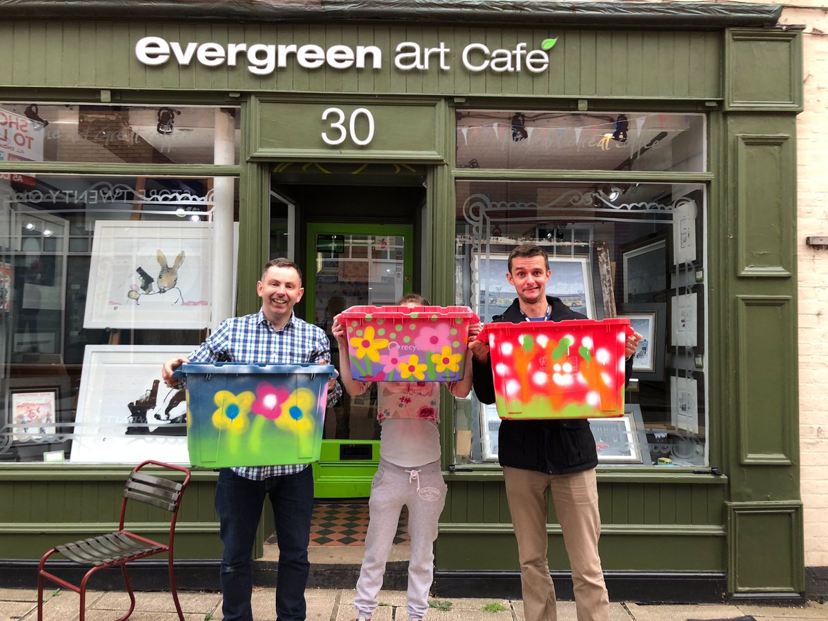 Tom Percival (@tompradio) on Twitter photo Here they all are! Paint up your old recycling box and plant it up with <a href="/BBCNorthampton/">BBC Northamptonshire</a> #boxclever thanks to <a href="/EvergreenArtCaf/">Evergreen Art Cafe</a> and <a href="/bintybint/">binty bint</a> for all your help! Here they all are! Paint up your old recycling box and plant it up with <a href="/BBCNorthampton/">BBC Northamptonshire</a> #boxclever thanks to <a href="/EvergreenArtCaf/">Evergreen Art Cafe</a> and <a href="/bintybint/">binty bint</a> for all your help!