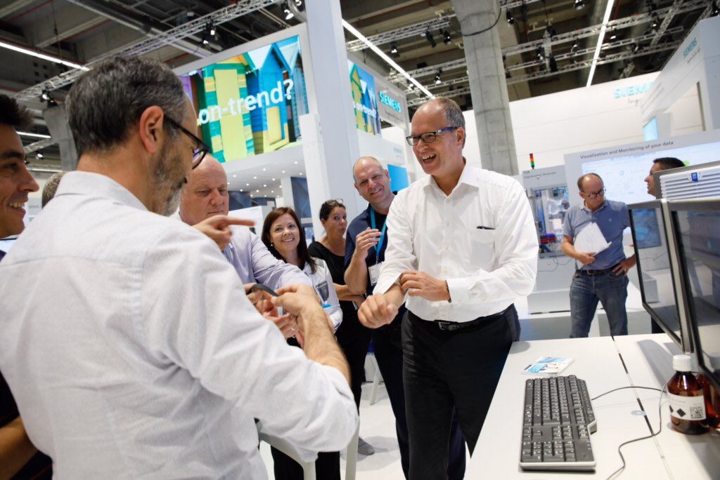 juergener's tweet photo. Having exciting stories to present... for example Manufacturing Execution Systems for #Pharmaceutical ... take your heartbeat to sign... #ACHEMA18 #AccelerateDigitalization https://t.co/yuz84wuAhv