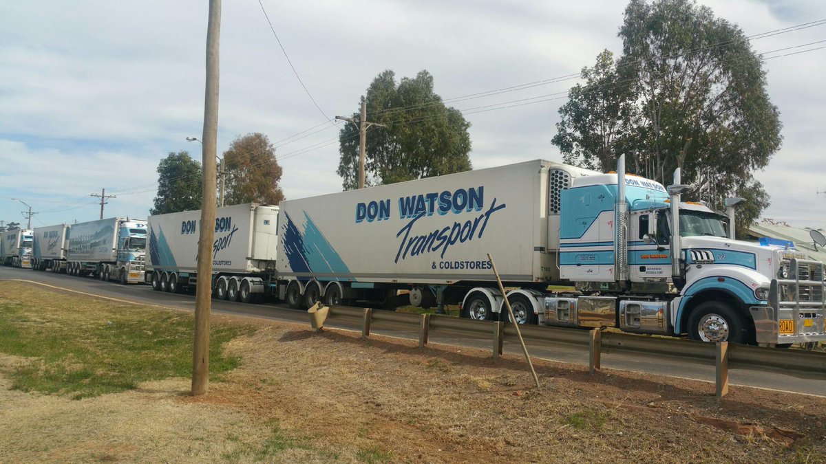 LyndonWatson's tweet photo. The #ShellStarship returns the low to moderate performance of 68.9 tonne/kilometers per liter
When compared to the #Australian mechanically #platooned #Super-A-Double results of 75+
Australia Triples better the lot. https://t.co/7ArbWhgBel