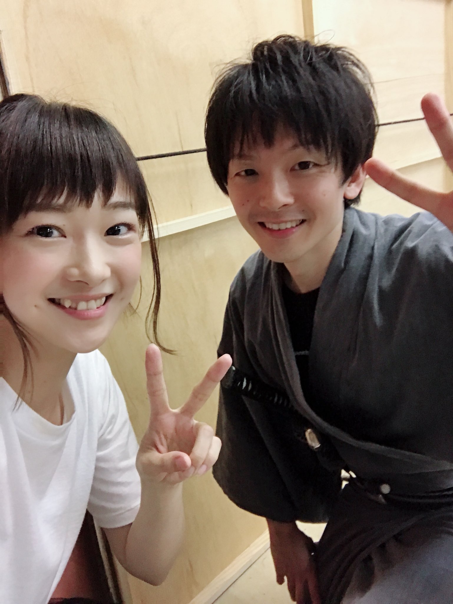 寺崎裕香 Re という舞台で共演して以来の関戸博一さんこと せっきー 久しぶりの共演 嬉しい Reの時は山猿と呼ばれる男勝りな女の子の役だったから 老いらく長屋騒動記 では アイドルのおヒナを演じますゆえ なんか せっきーの前で 寺崎裕香 Re という舞台で共演して以来の関戸博一さんこと せっきー 久しぶりの共演 嬉しい Reの時は山猿と呼ばれる男勝りな女の子の役だったから 老いらく長屋騒動記 では アイドルのおヒナを演じますゆえ なんか せっきーの前で