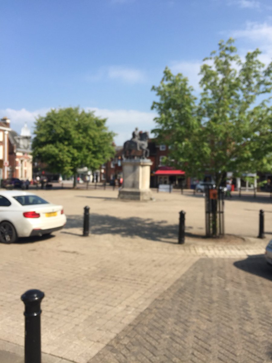 Petersfield-cam live on YouTube High Street Cam Live Stream youtu.be/47bR7fK5x2o via <a href="/YouTube/">YouTube</a> #Petersfield #Hampshire #Southdowns