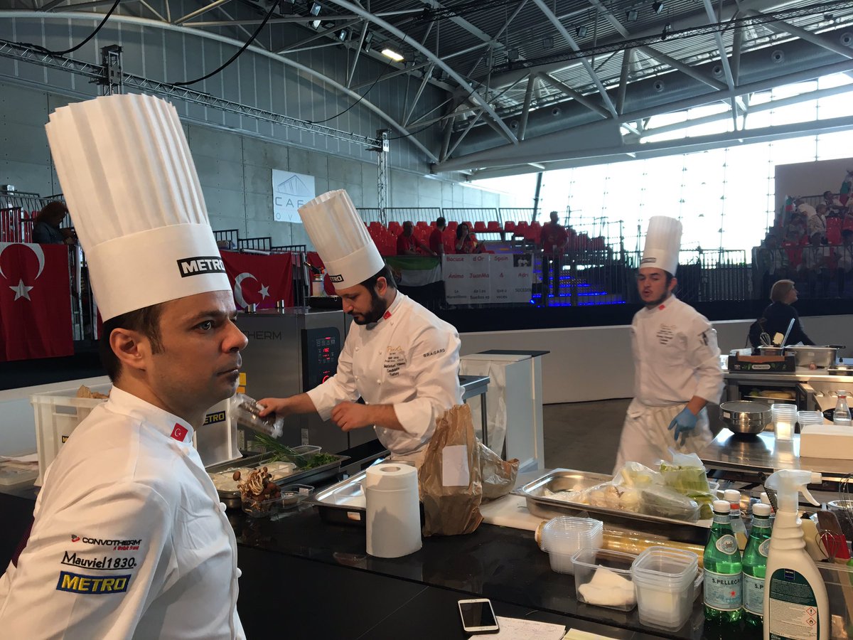 Bocusedor's tweet photo. 10th and last team today: Turkey 🇹🇷! Just a few words between 👨🏻‍🍳👨🏻‍🍳 Mutlu Sevket Yilmaz and Kivanç Karagöl, and now good luck guys! #Bocusedor #BocusedOrEurope https://t.co/tnRpU8Gx25