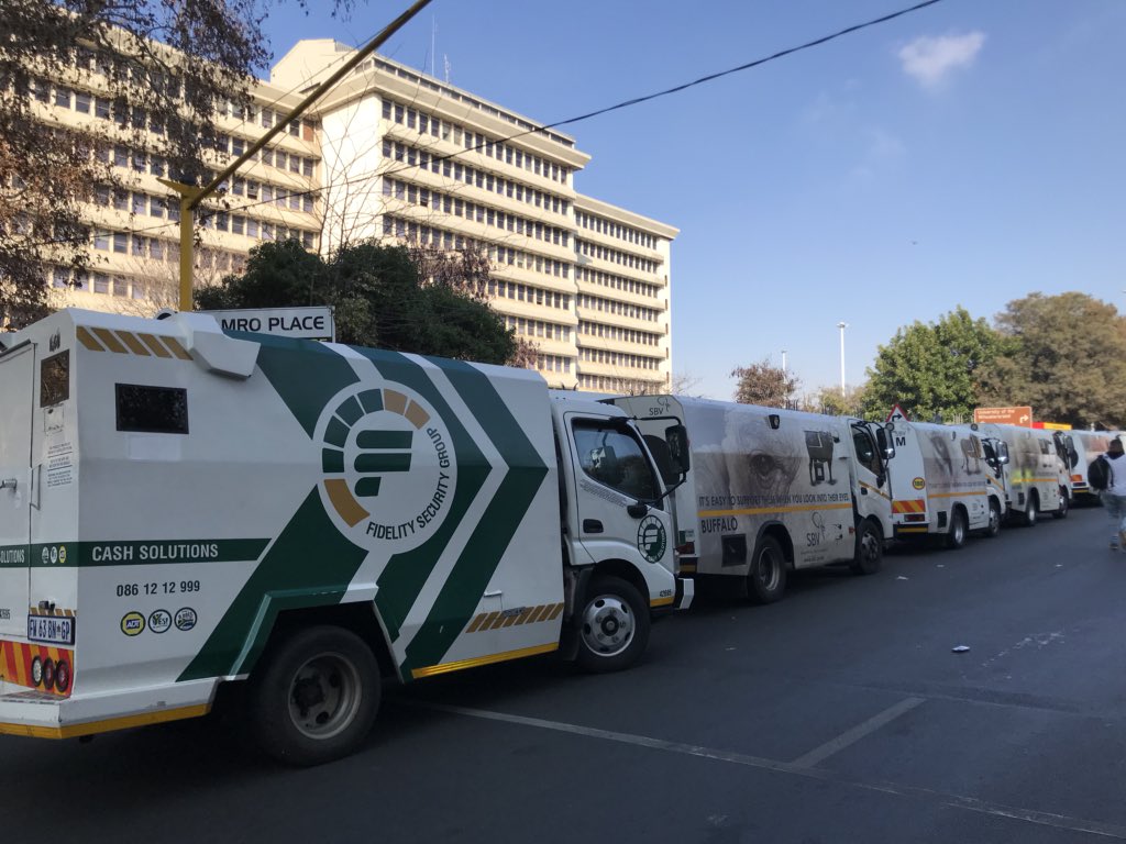 BraHlonisky's tweet photo. Criminals heard cash-in-transit guards are marching against them with empty cash vans. The robbers have not come to accept the memorandum.
Maybe they should have come with loaded trucks as decoy for all robbers to converge in one place. 
#CITHeistProtest #CITRobberies https://t.co/XCDX6swm7A