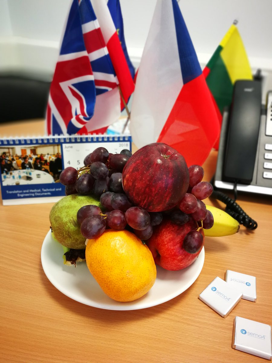 A #team that eats fruit together - stays together!  #healthysnacks #healthyteam #fruitdelivery #vitaminbomb  #sunnyday #happyteam #teamPAB #thankyou @iwonalebiedowic @pabtranslation