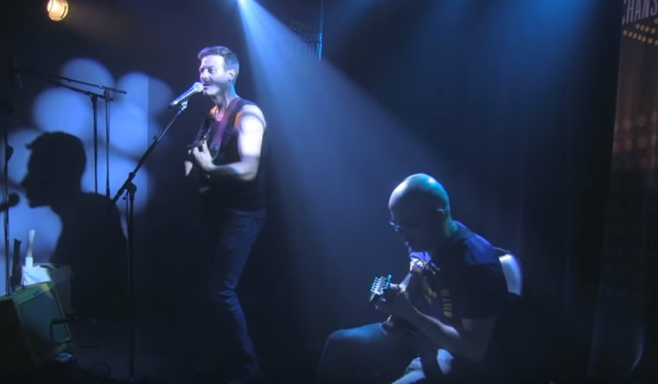 LogesProd's tweet photo. Pour ceux qui auraient raté la retransmission live du concert à La #ManufactureChanson, le replay de #ValérianRenault duo, c'est là https://t.co/NJg3vB8hyK
La guitare virtuose de #PascalMaupeu à l'accompagnement !!
on ne balance pas, mais nouvelle chanson bien rock à 28:00 ;) ;) https://t.co/YNyd0PERSJ